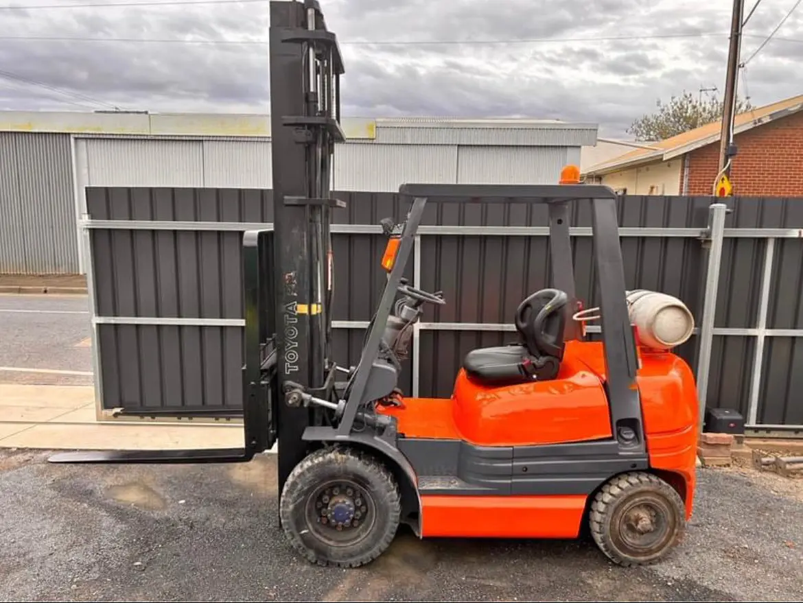 Forklift servicing